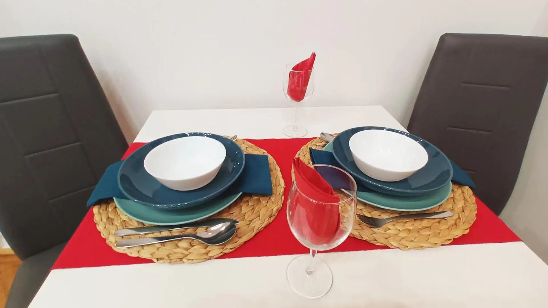 Appartement King Bed & Cozy Lighting, Free Wifi In Boedapest Hongarije