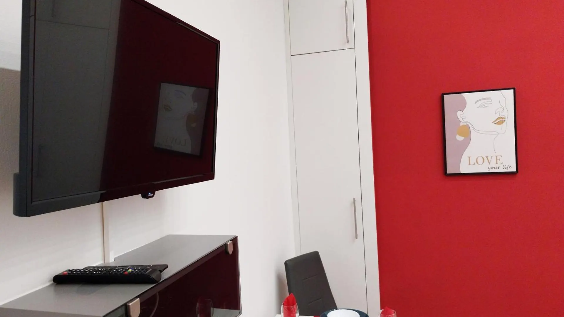 King Bed & Cozy Lighting, Free Wifi In Budapest 0*,  Hungary