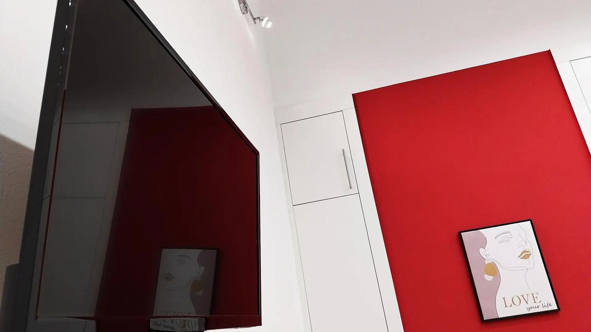 King Bed & Cozy Lighting, Free Wifi In Budapest Apartment