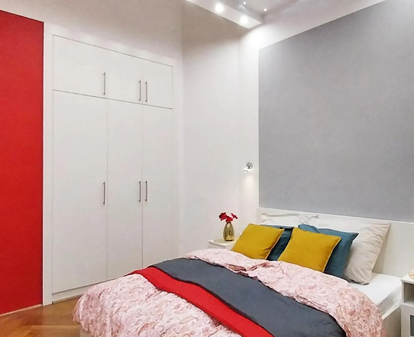 King Bed & Cozy Lighting, Free Wifi In Budapest location